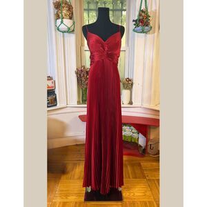 NWT Red Formal Gown Prom Pleated Maxi Dress White House Black Market XL / 16